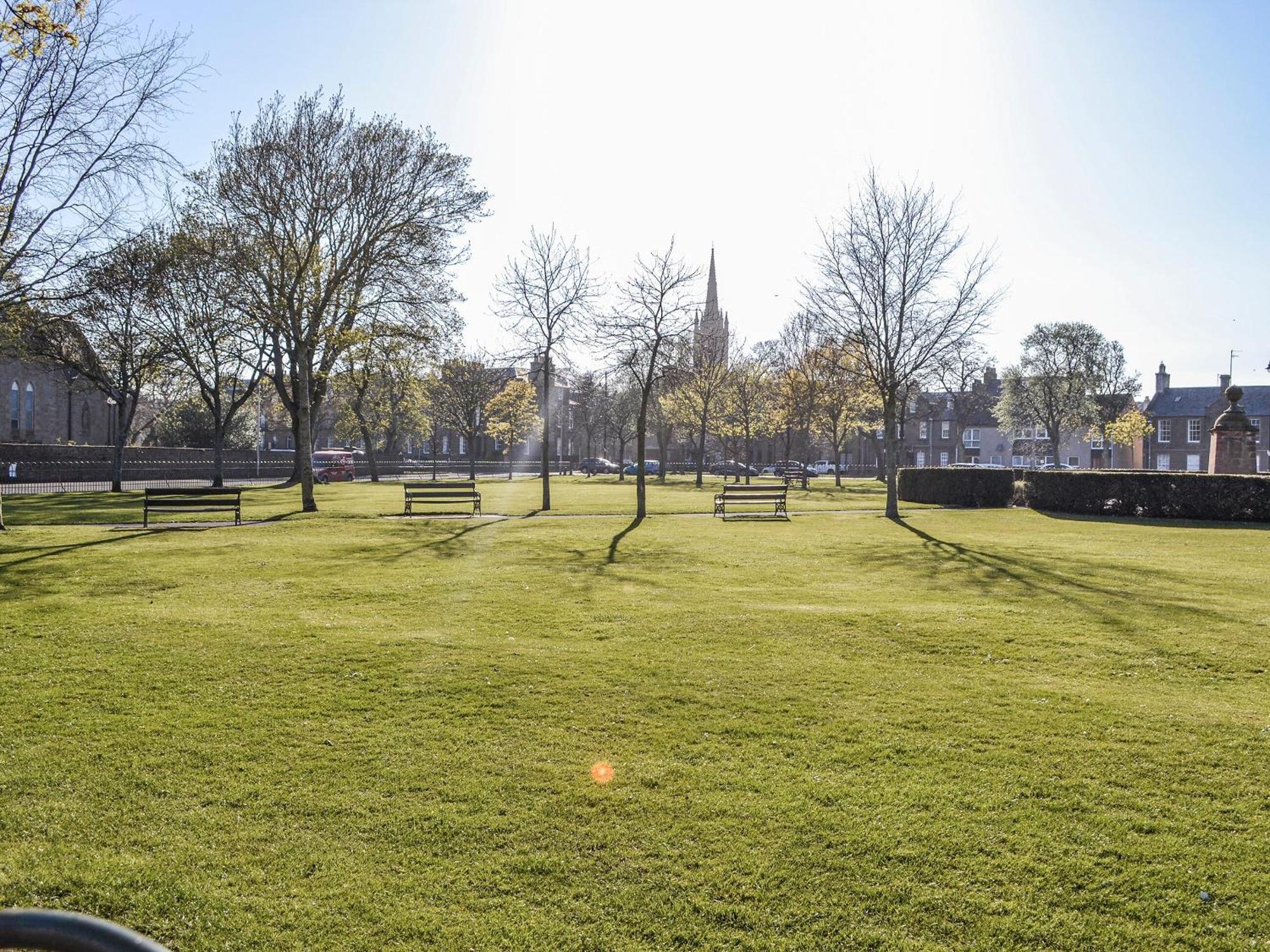 Dezzys Villa Montrose Luaran gambar